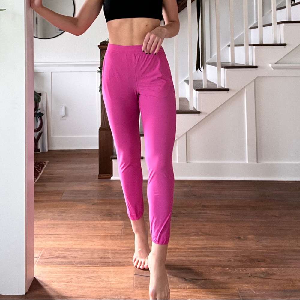 lululemon / Size 6 / Pink jogger